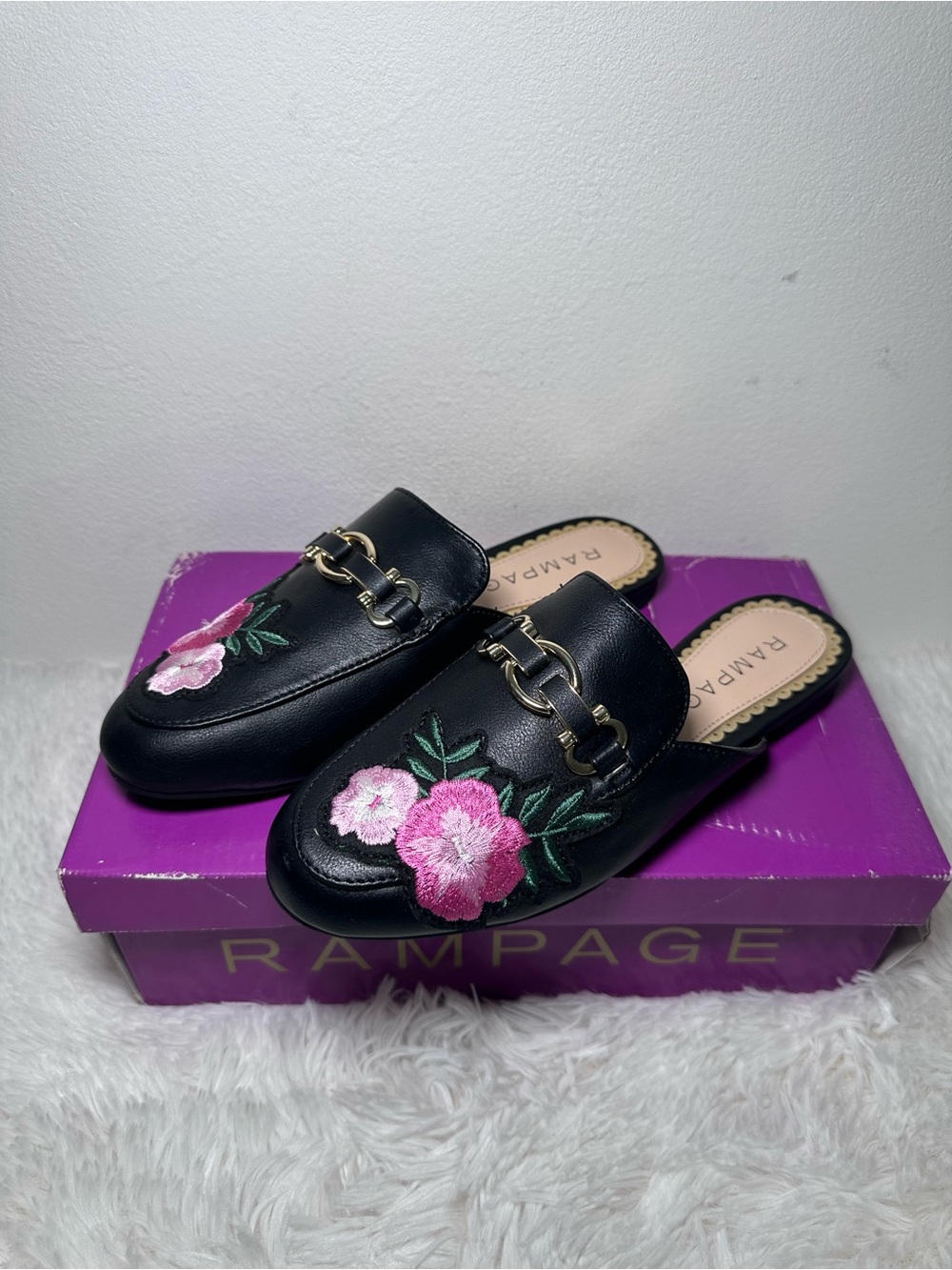 NIB Rampage Black Faux Leather Floral Embroidered Mules Size 6